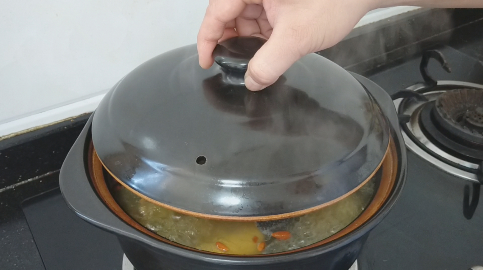 入冬多进补,常给家人煲这一道汤,香浓味美营养,女人常喝气色好