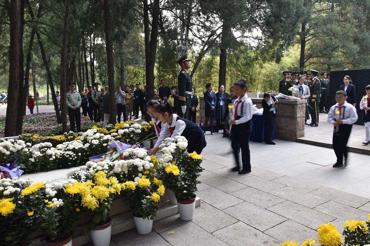 清明和百天在一个月怎么个上坟法？