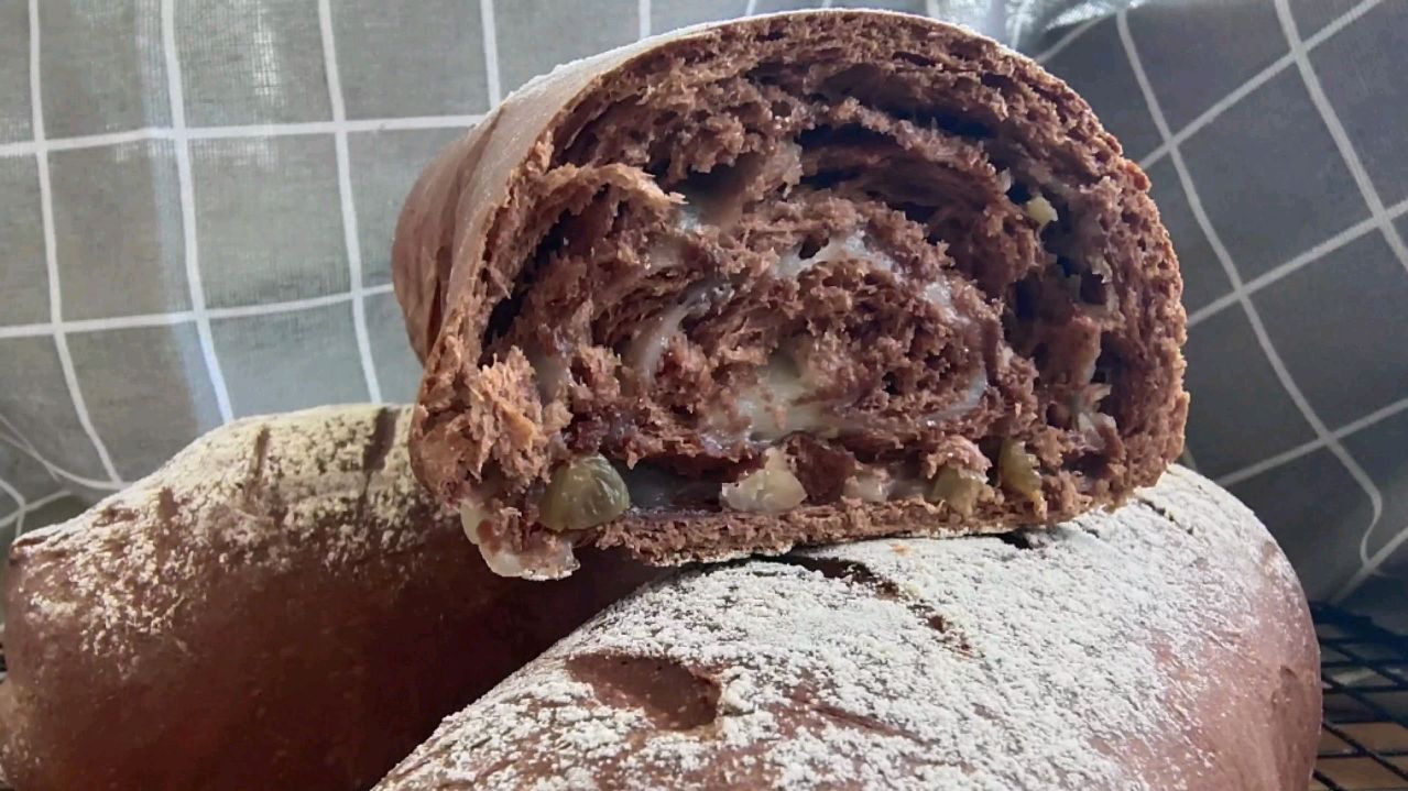 可可麻薯夹心面包。软糯中带点香脆、口感丰富、激发你的味蕾!