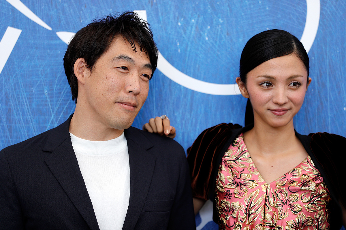 绘制参数方程的图形x=8costy=7sint0≤x≤2使用MATLAB