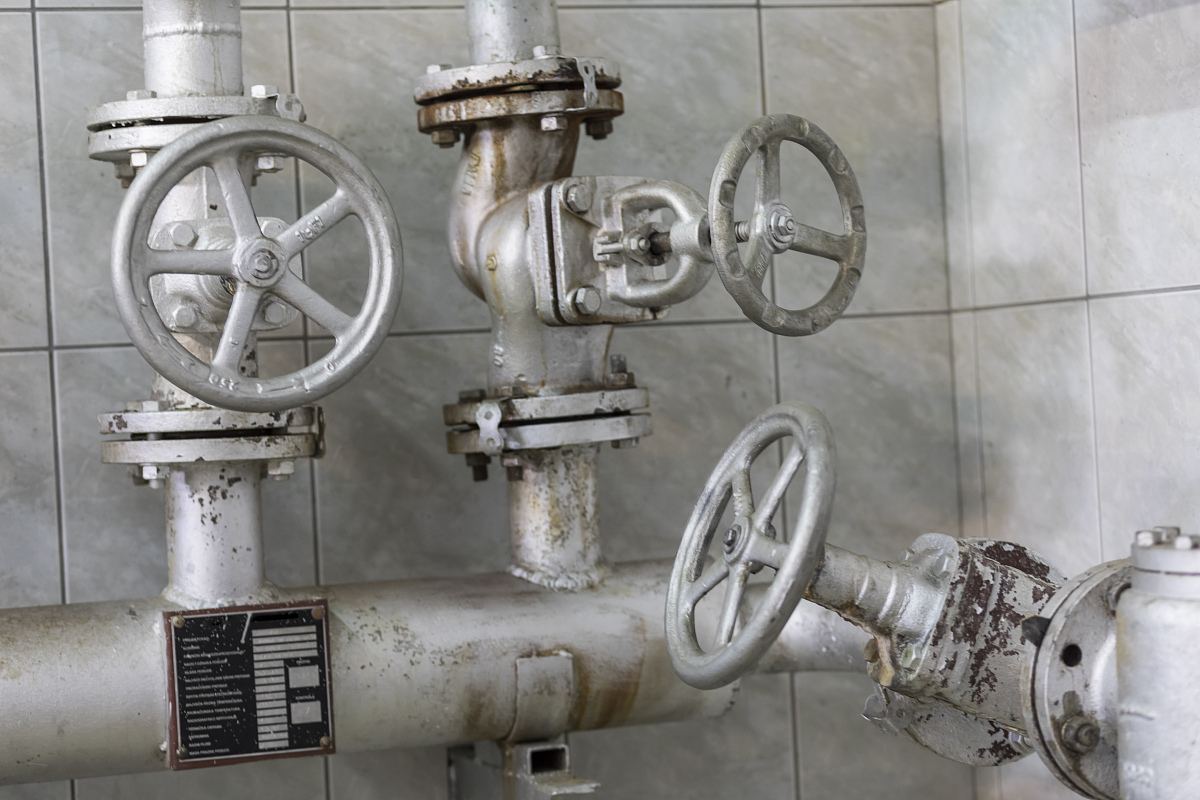 翻译
Check valves must be used correctly to avoid pressure being inadvertently trapped in the system.