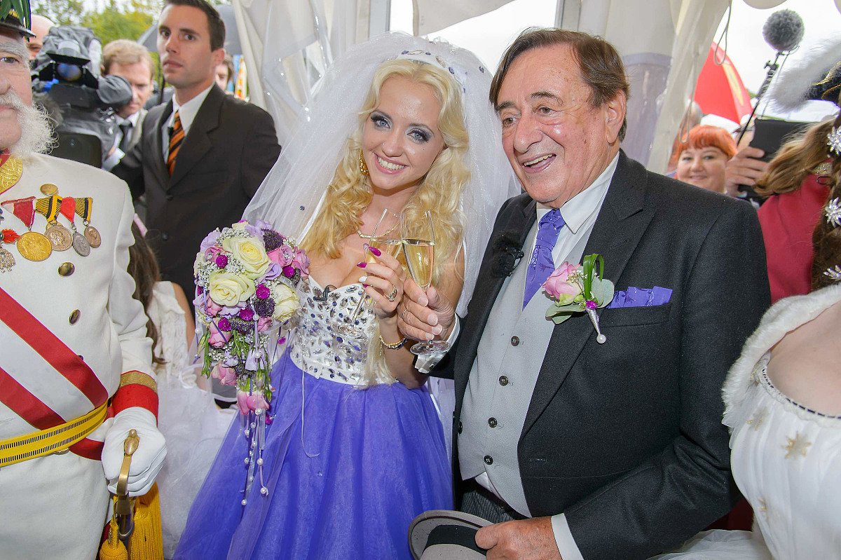 婚礼时间安排表：从化妆到晚宴，完整流程解析