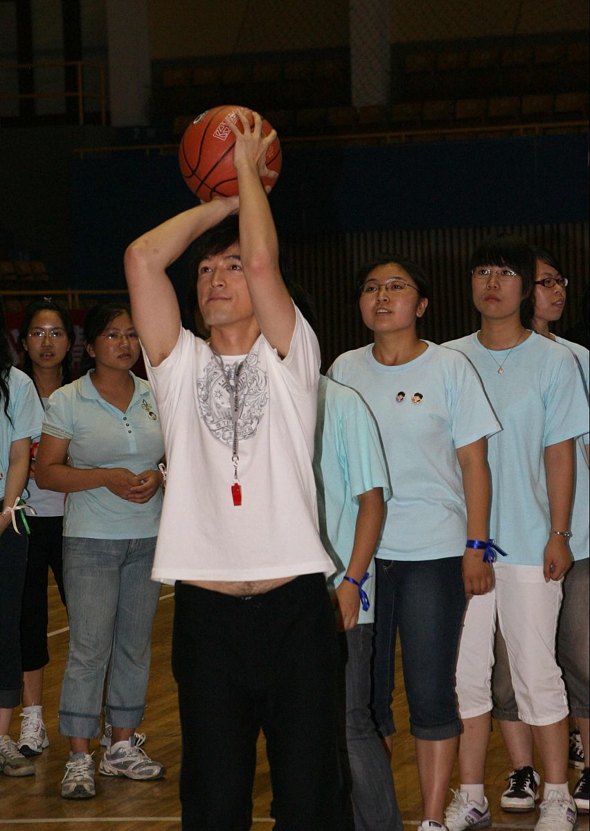运动会加油稿100字：燃情赛场，展现风采