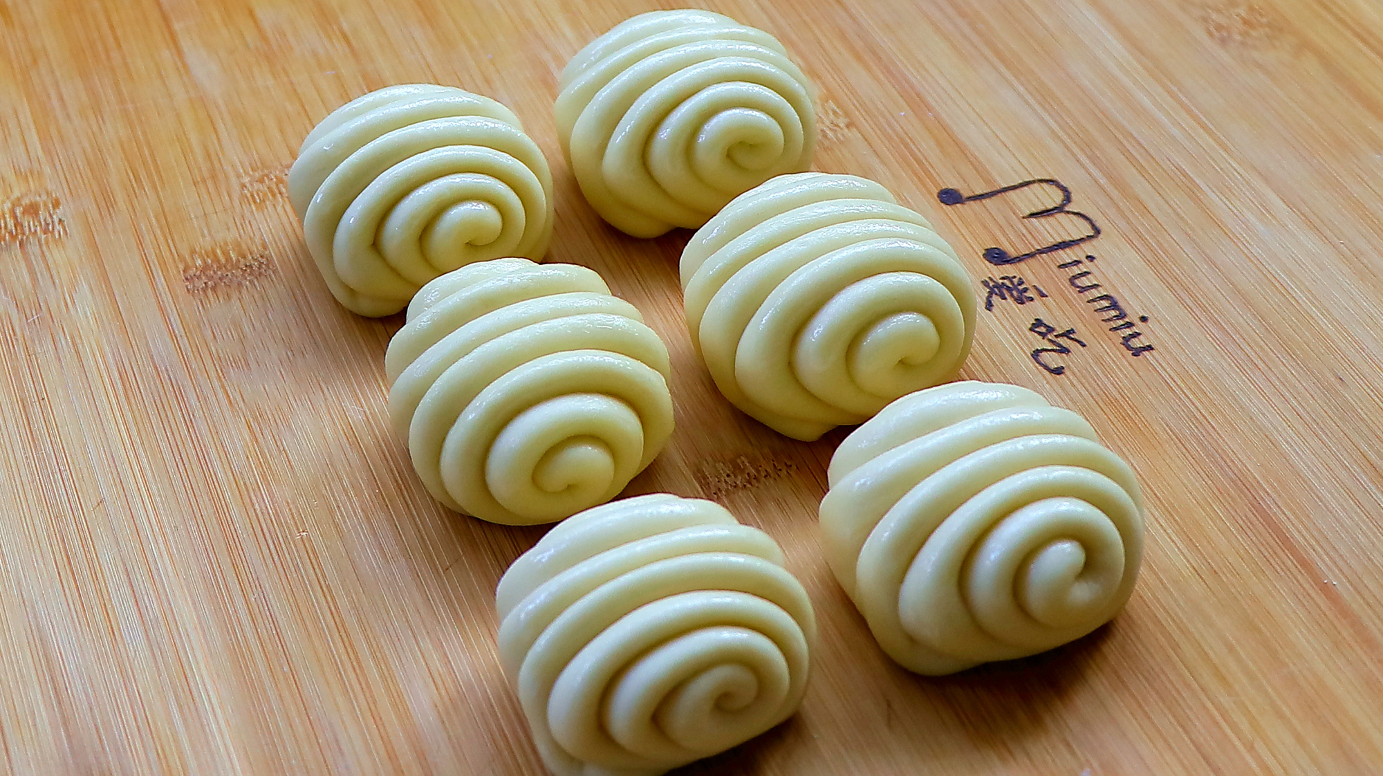 想吃花卷在家做,不需要擀皮,层次丰富,比做馒头还简单