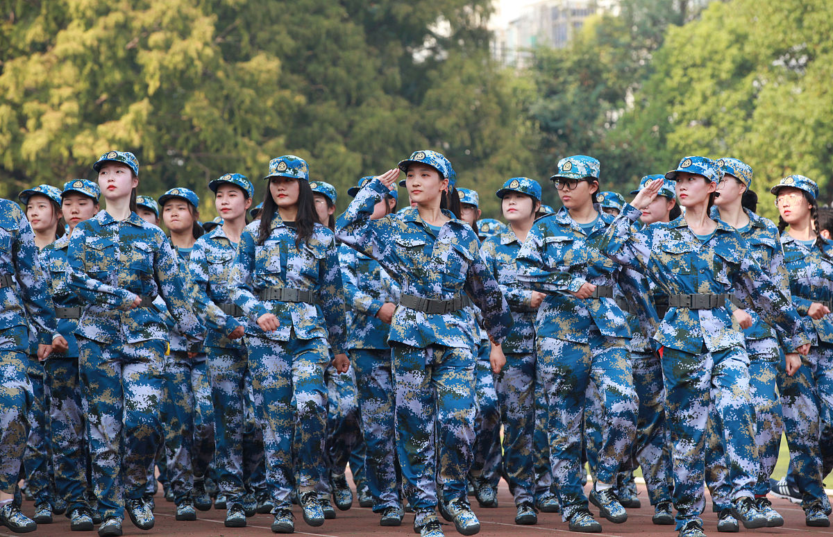 军训汇演：青春热血，无悔绽放