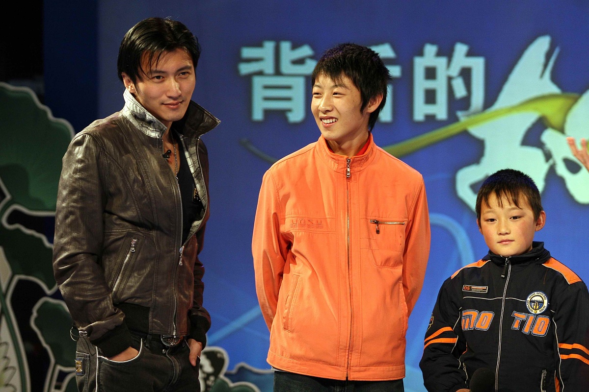 2009年3月2日,上海,谢霆锋在上海录制《背后的故事》.***_***谢霆锋++