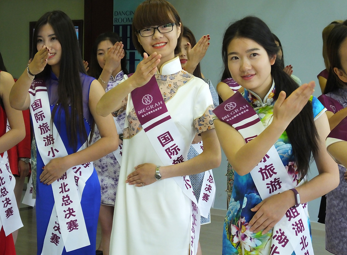 2016年5月27日讯,湖北宜昌,40位参加国际旅游小姐大赛的美女选手在素