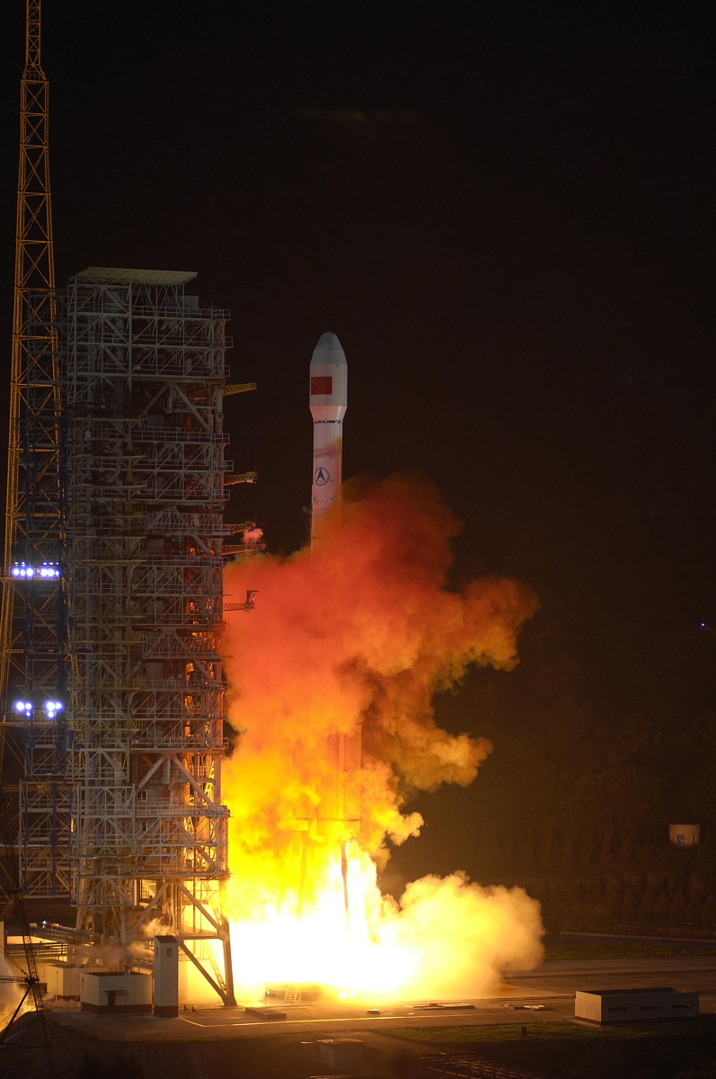 写一首诗关于闻名世界震撼的火箭发射7言律师