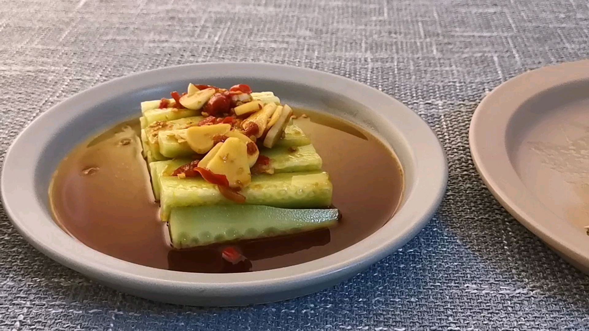 【凉拌黄瓜条】制作简单,装盘漂亮