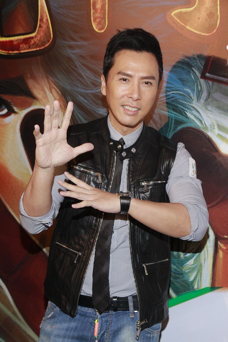 《游戏名》春日版本上线！全新活动、时装、副本等你来体验