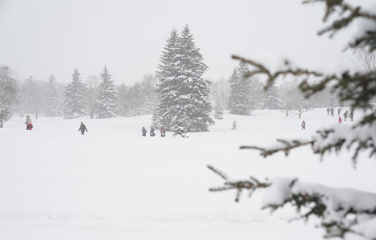 先来先服务调度算法：磁头寻道时间计算示例