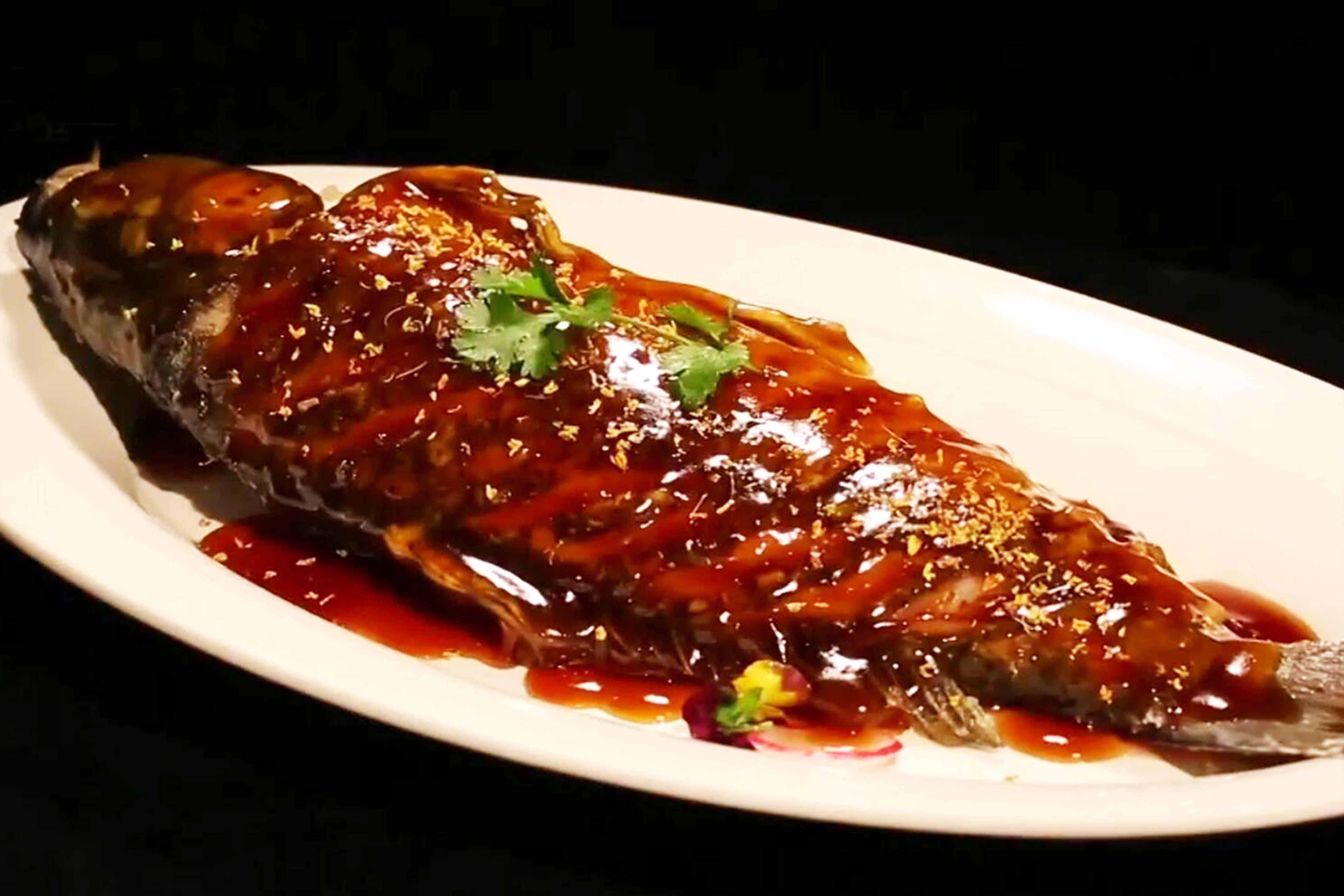 大厨教您做“孔府菜”中的“八宝鲤鱼”,用料考究,造型完整