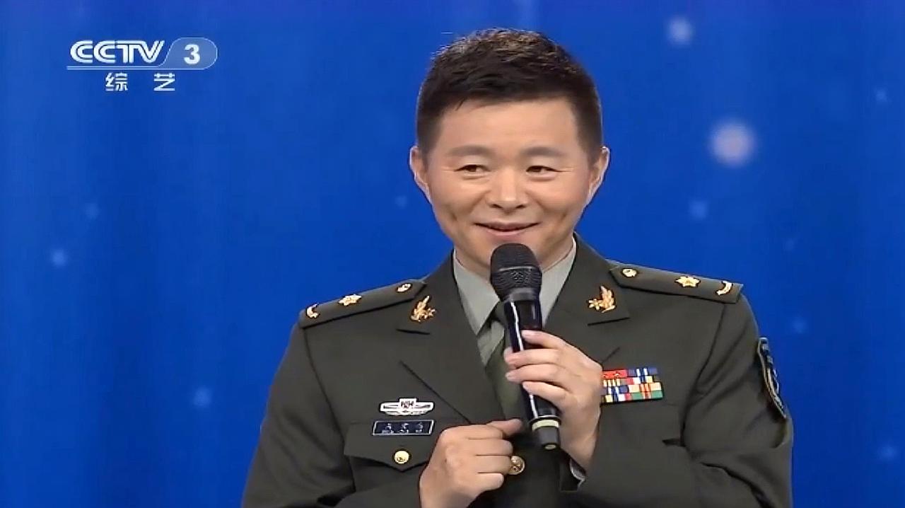 [图]王宏伟演唱一段豫剧《朝阳沟》唱腔铿锵大气,台下同行们纷纷鼓掌