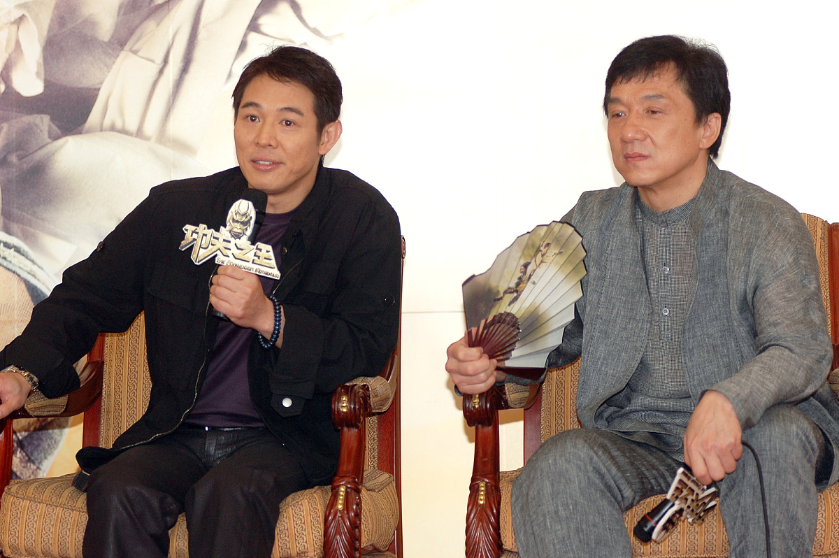 成龙李连杰现身塔沟武校！两位功夫巨星同框引关注