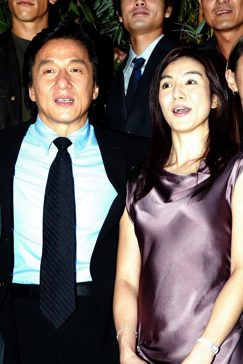 2003年9月25日,《新警察故事》在香港举行记者会.成龙与杨采妮出席.++