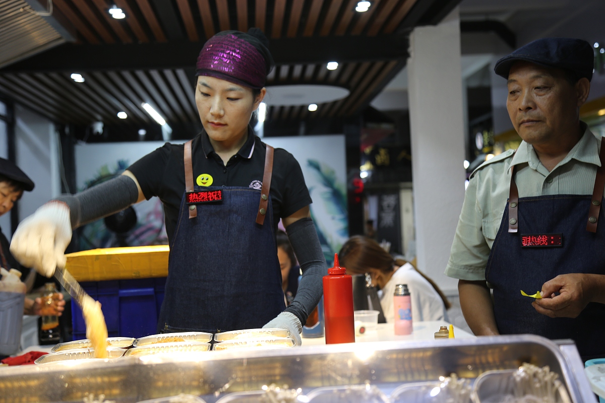 四川省水产学校电商专业毕业生就业方向：平台运营、物流、营销、创业