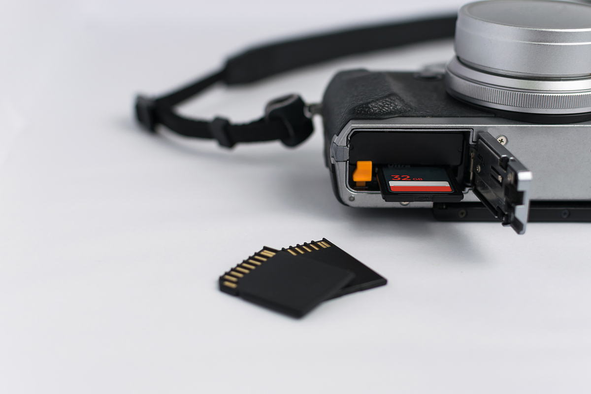 佳能a2300怎么传照片？