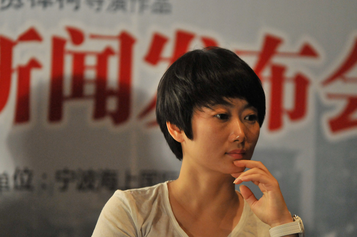 2010年7月4日,浙江宁波,电影《海上传奇》宣传发布会.  (应摄影师要求