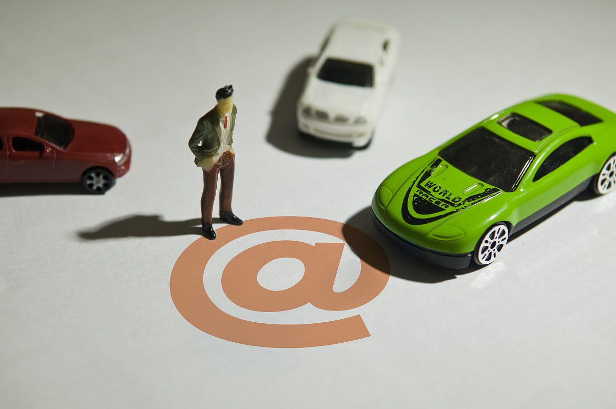 需要分别可视化三种P值678下的考虑均衡性和不考虑两种均衡性的配送成本、客户效用、紧凑性和车辆数量四个目标的比较如何展示在一张图上？怎么展示最合适？