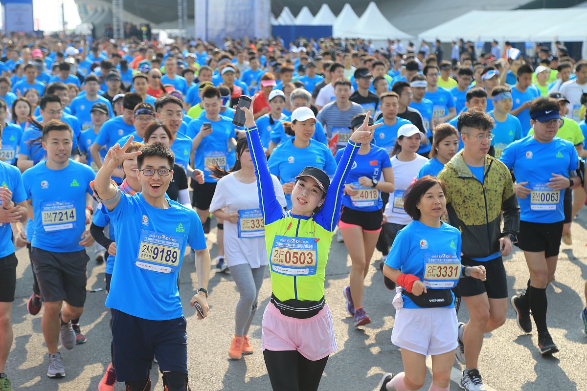 大连马拉松和南山半程马拉松哪个更受欢迎