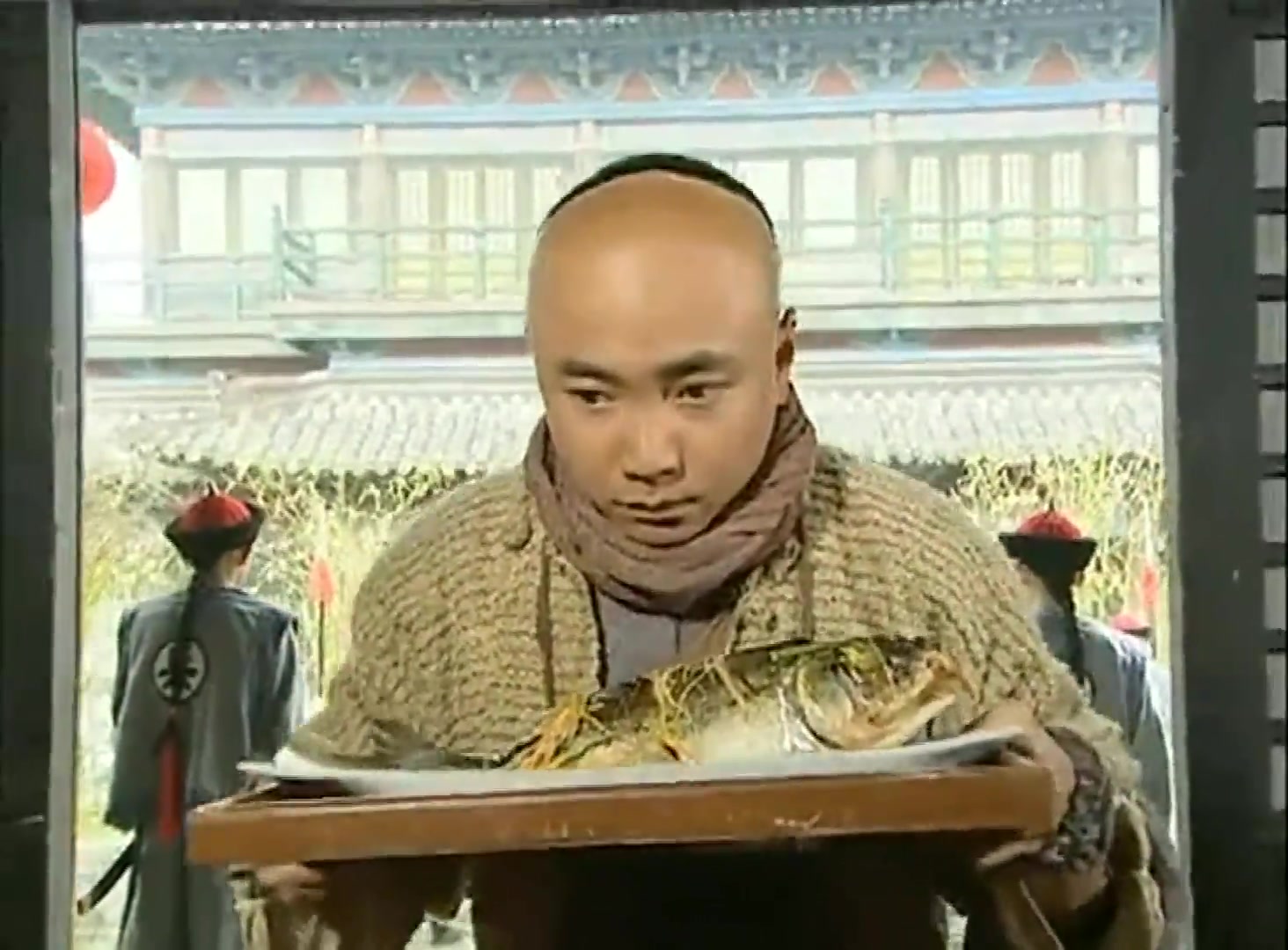 张东官给皇上献鱼,知府大人直言鱼腹中有剑,结局却打脸了!