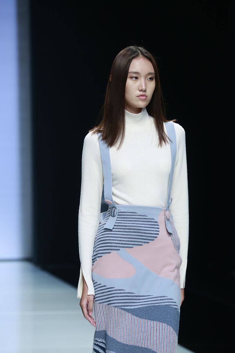 qIm sorry but can you please provide more context or information to your question如何写新老产品对比说明