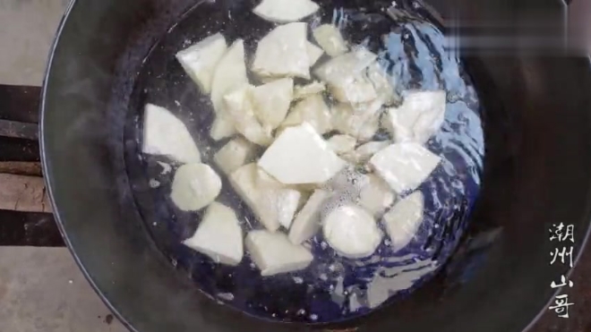鸭肉别再炒着吃,试试农家竹笋鸭的做法,一只鸭子不够吃