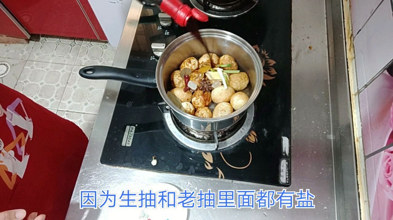家里要来客人了,战斗机亲手做几个家常菜,先来一道卤煮鸡蛋!