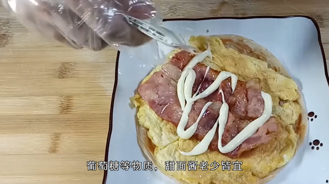 作为一种人间美味,手抓饼加什么酱料好吃呢?你喜欢加什么酱呢?