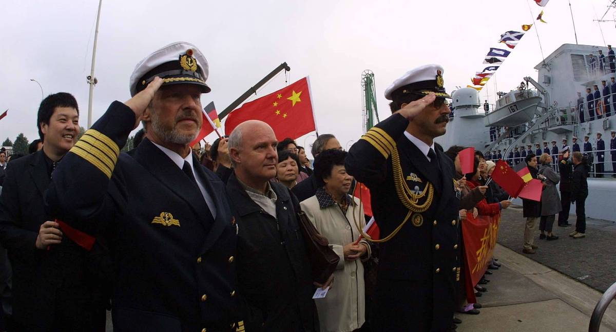 德海军官员到码头欢迎中国军舰.+++_+++德国威廉军港,海军舰艇编队,军
