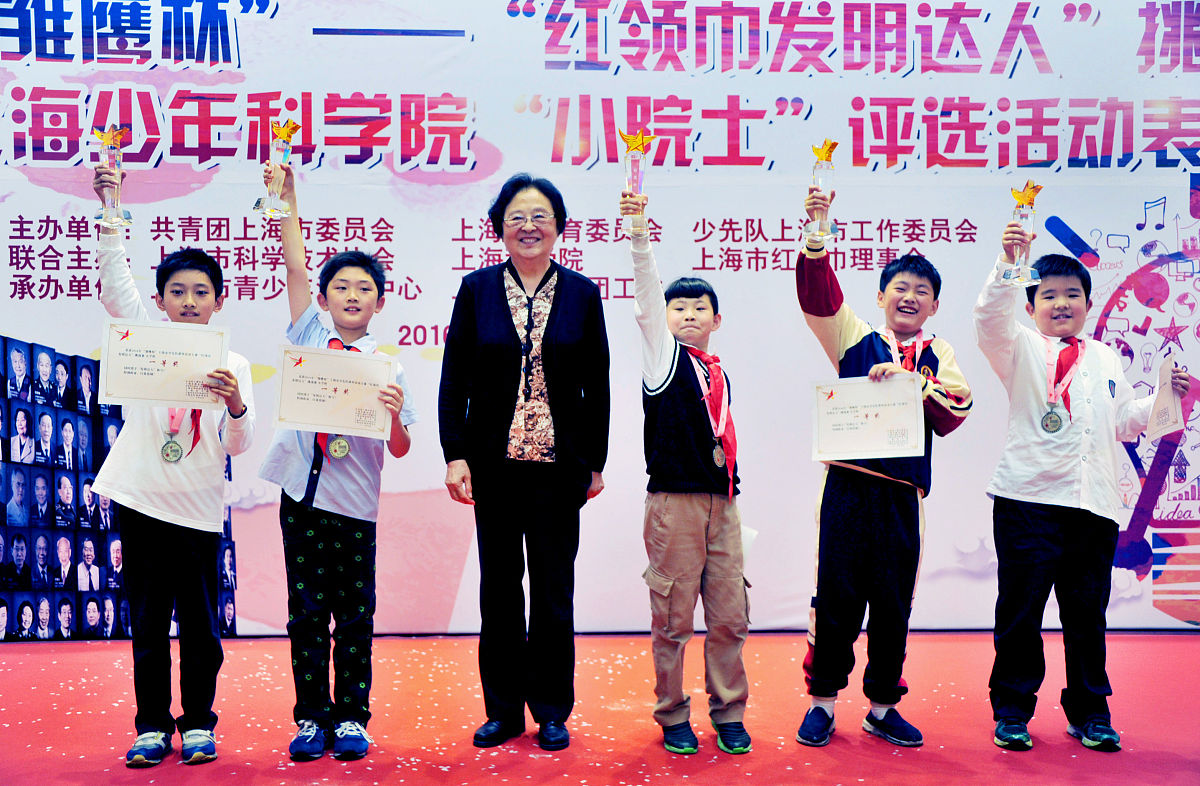 优秀学霸、艺术才女、热心助人：陈彬莹小姐姐的魅力