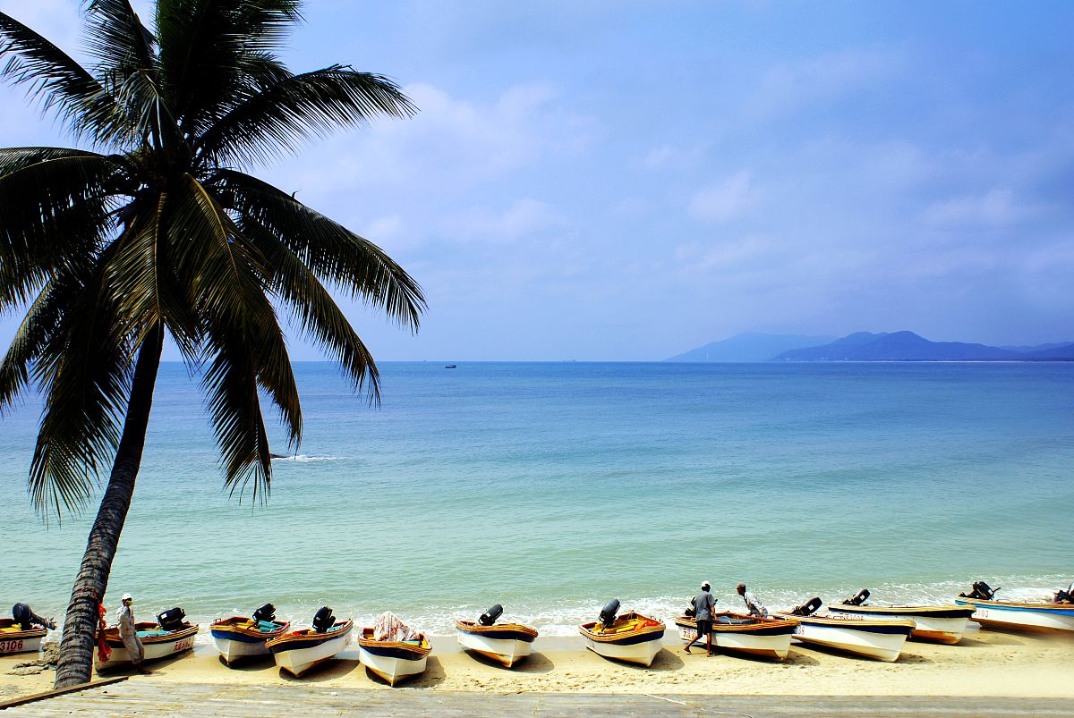 请给我一份今年五一期间海南三亚旅行的性价比攻略