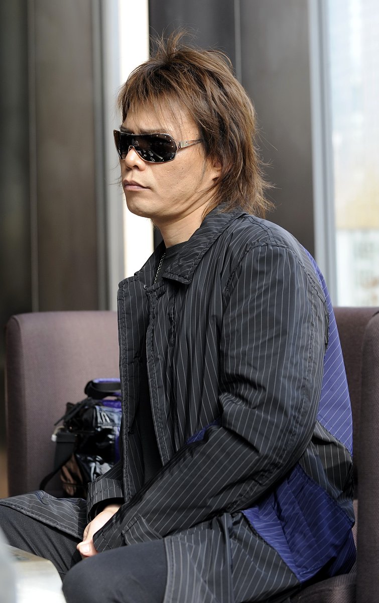 2009年2月13日,北京,伍佰宣传新专辑《太空弹》并接受访问.***_***伍