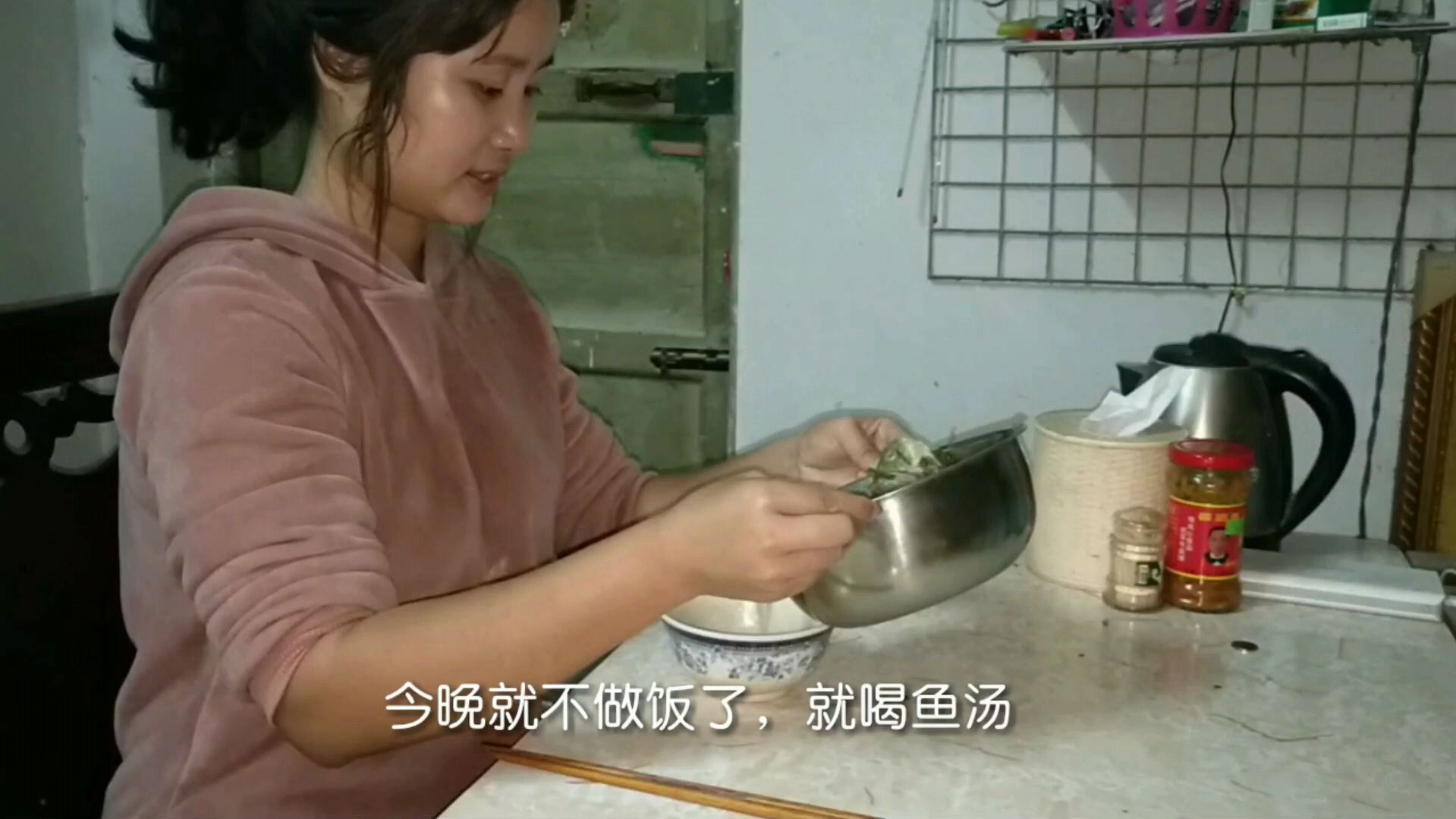 打工妹晚饭一汤一肉,奶白的汤水,清甜又美味,一大盆不够吃