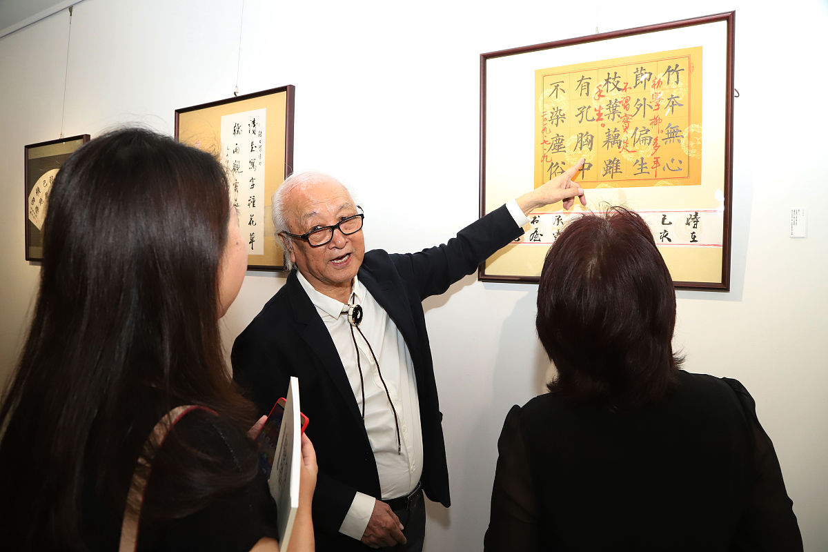 冯喜爱：一位杰出的作家、教育家和榜样