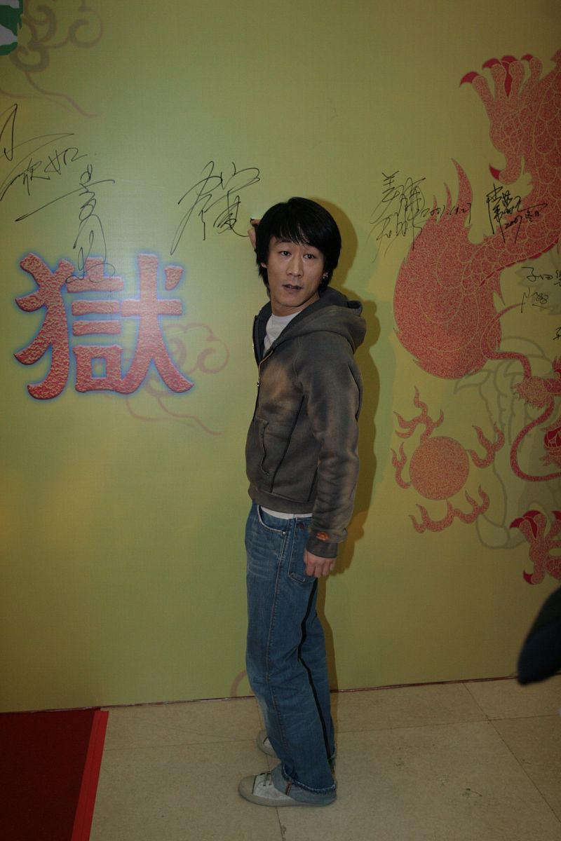 2007年 11月 27日 , 北京 , 古装 搞笑 音乐剧 《 奉旨 越狱 》 在 天