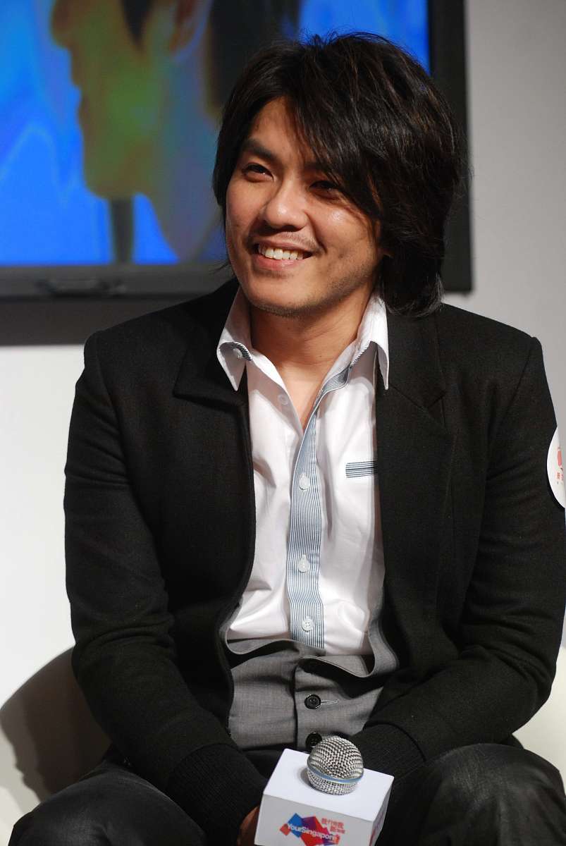 2010年4月19日,上海,世博会新加坡馆mv发布会.***_***阿杜+++_+++世博