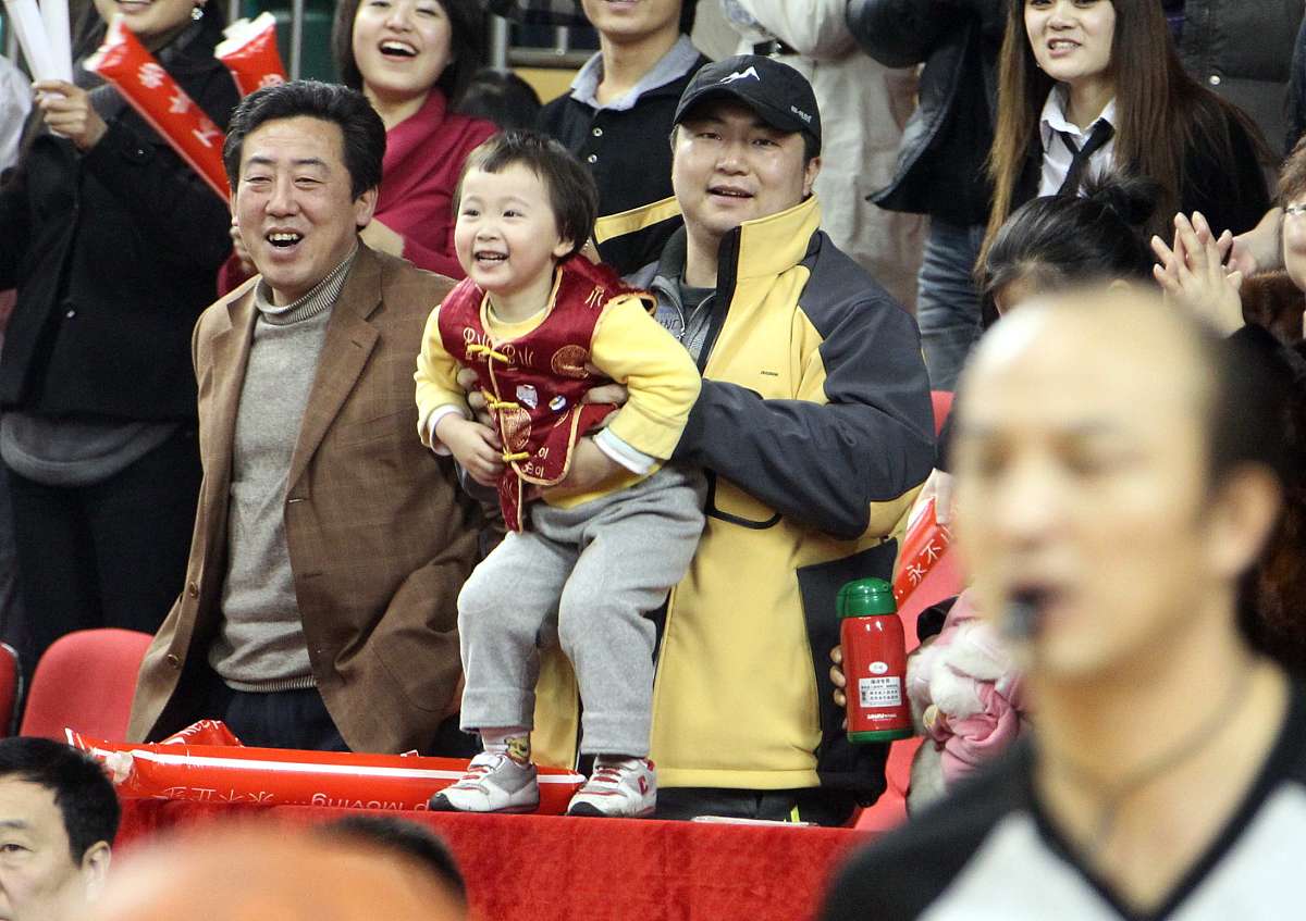 青岛球迷***_***2010年1月31日,中国山东青岛,09/10cba第19轮,青岛双