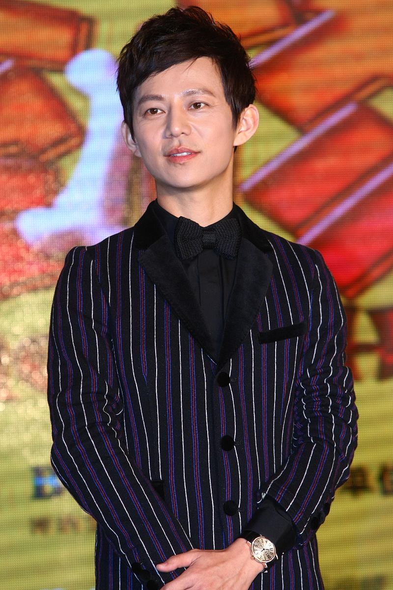 何炅：中国知名主持人和演员 - 知名综艺节目主持人 - 快乐大本营 - 何炅个人资料