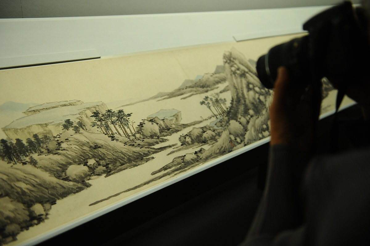 你现在是一名历史学家请详细地写一篇关于富春山居图的流程过程的论文