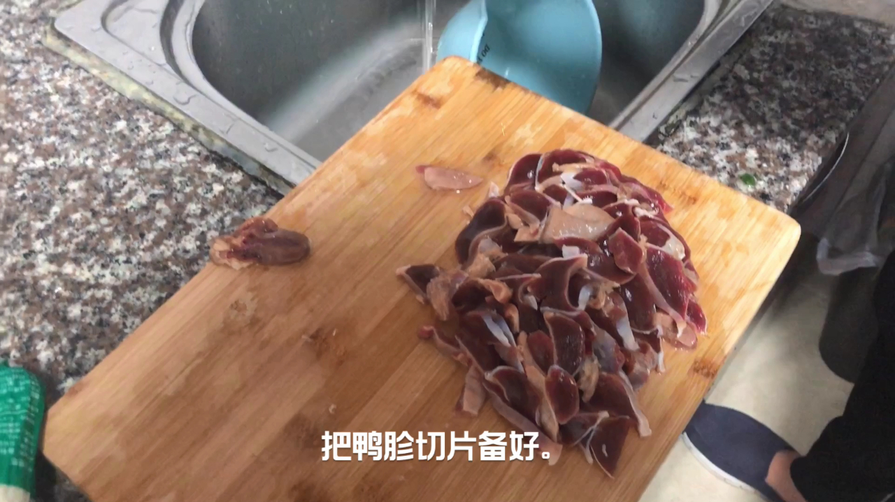 教您一道超级硬菜!水煮鸭胗,味道真叫一个绝,太诱人了!