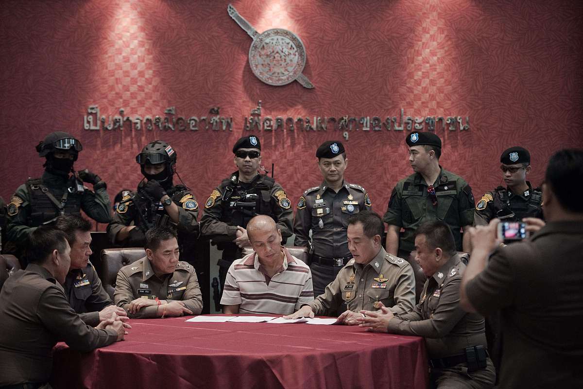 将指数函数 y = 2ex 转化为线性模型的方法