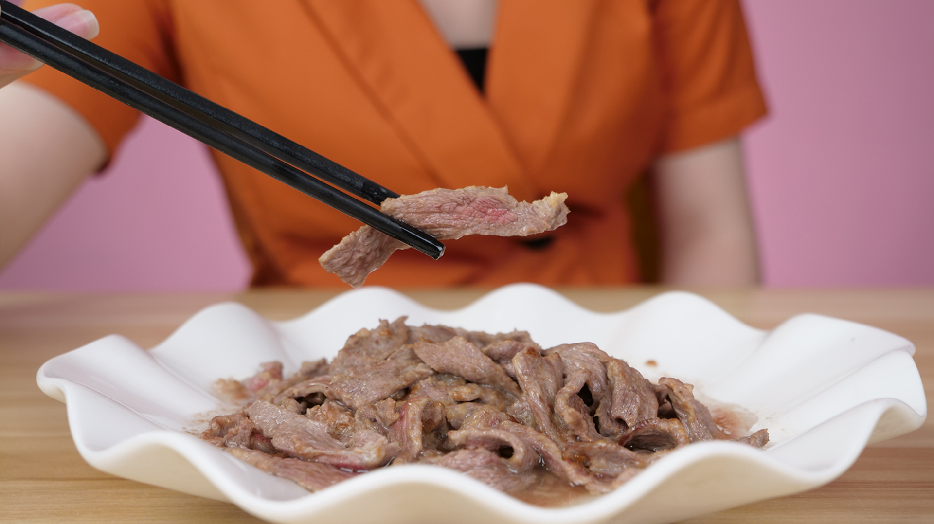 牛肉不要直接炒,教您几个小窍门,牛肉滑嫩不老,小技巧真实用