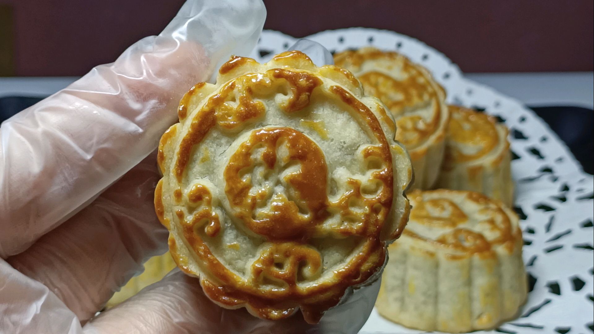 教你在家里做月饼,配方和比例都告诉你,皮薄馅足,香甜好吃