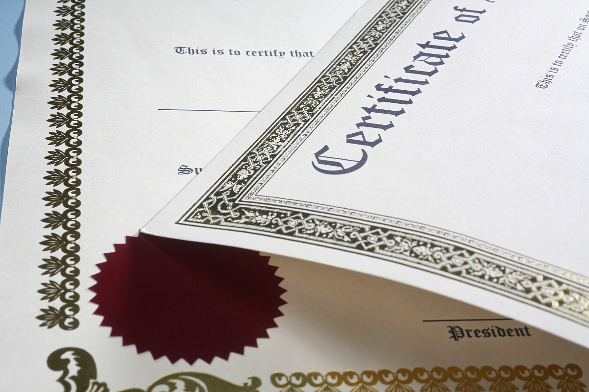 How to Fold Paper in Fourths Lengthwise: Simple Explanation