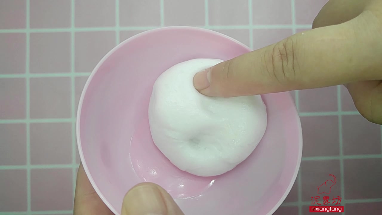 用白胶DIY奶油馒头泥,玩起来厚实饱满有弹性,方法简单