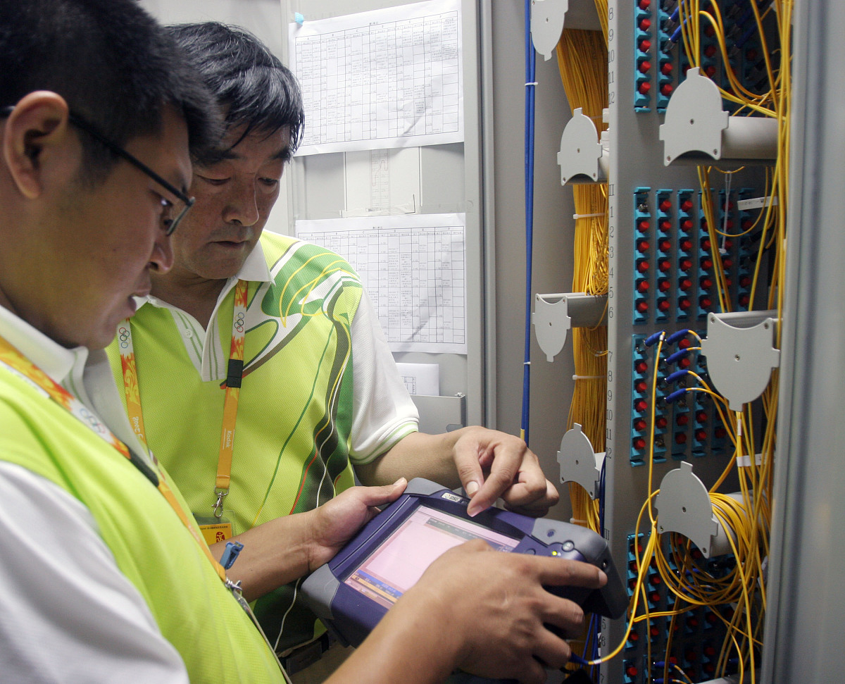 维保服务降低设备故障处理时间提高了设备健康状况。延长设备寿命及更换率降低了投资成本。满足设备7×24小时运行提升服务质量与客户体验。维保服务中包含网络安全设备软件升级、安全规则库更新支持可保持最新网络安全防护能力确保公司核心业务系统安全运行请继续帮我补充续写