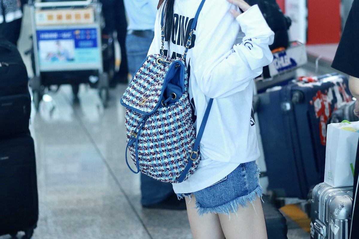 坚持梦想，追逐自由：一首表达希望和坚持的中文流行歌曲