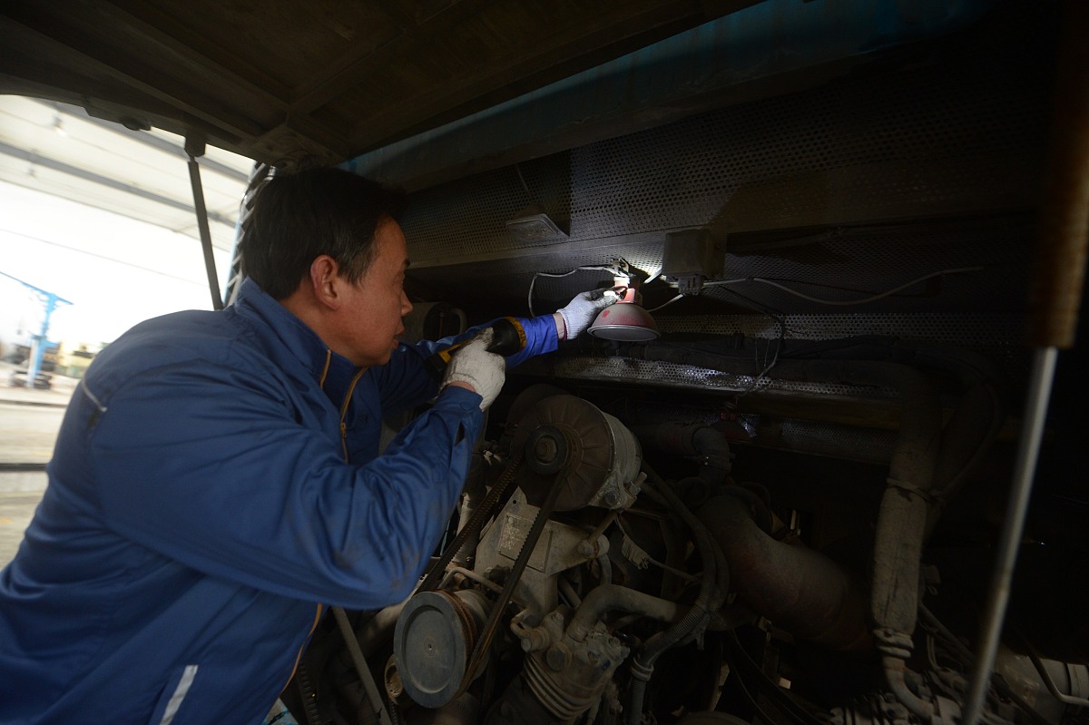 实习日志：参观油箱和汽车后处理器生产车间 - 深入了解汽车制造工艺