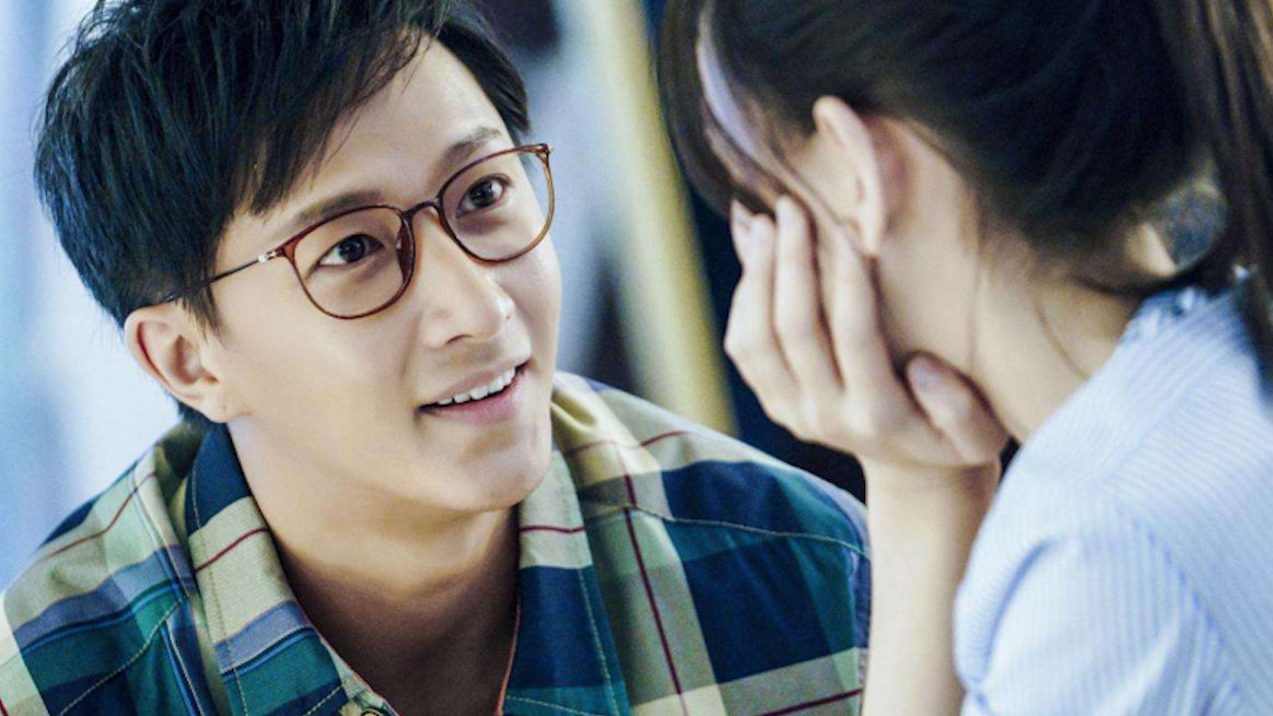 【韩庚杂志封面大秀腹肌,荷尔蒙爆棚男人味十足】5日,韩庚在微博发布了一组为《时尚健康男士》